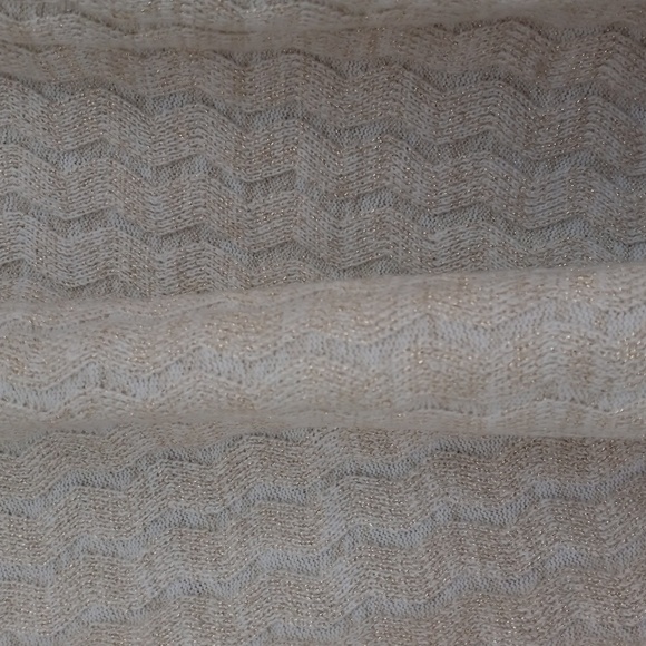 Calvin Klein Cream+ Gold ThreadCape 84%Acrylic One Size New With Tag Excel.Cond. - Picture 8 of 8